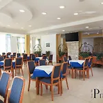 Pitomcia 3* Podstrana